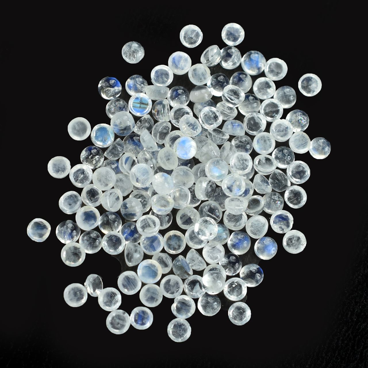 RAINBOW MOONSTONE PLAIN ROUND CAB (SEMI CLOUDY)(NICE BLUE SHINE) 3.00X3.00 MM 0.13 Cts.