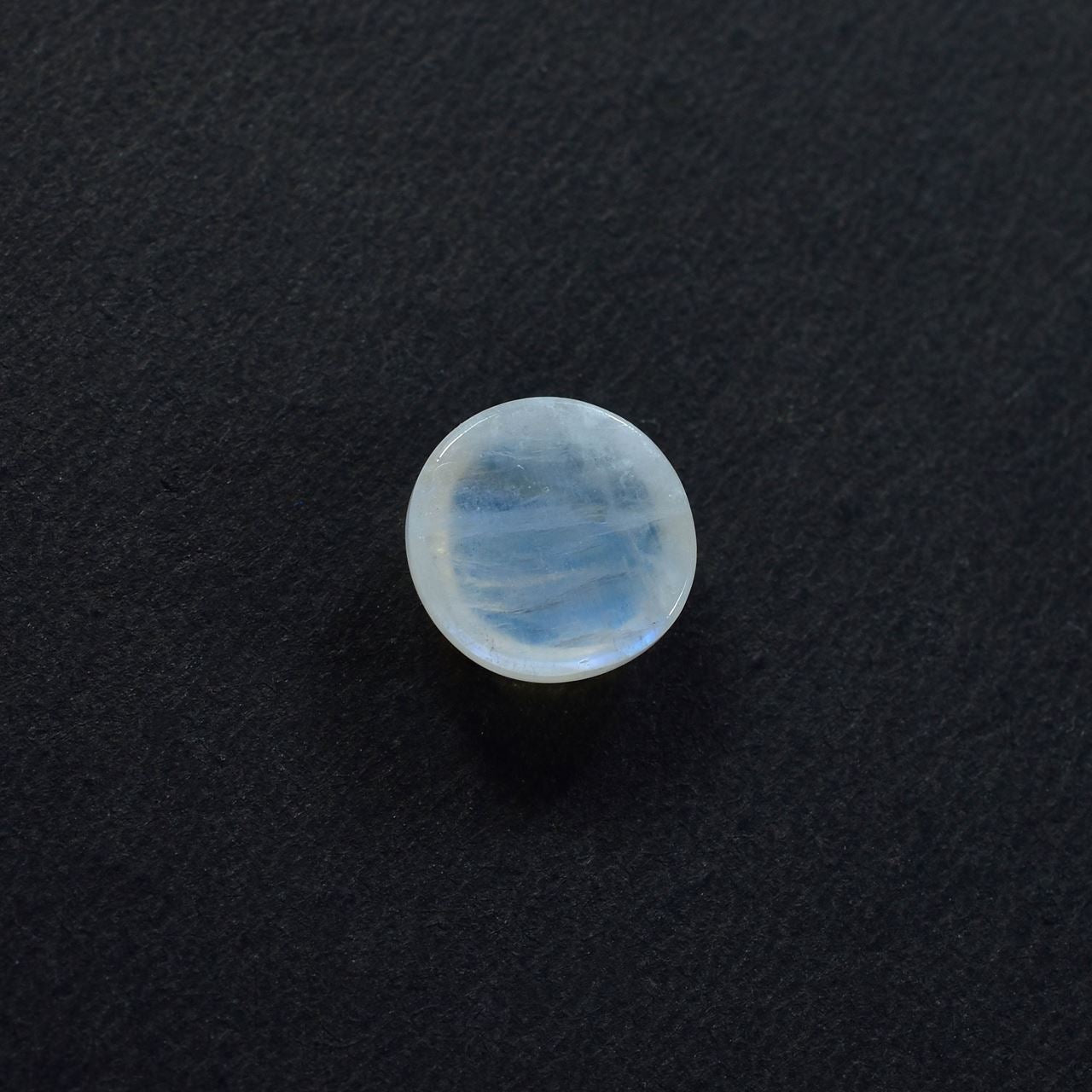 RAINBOW MOONSTONE PLAIN ROUND CAB (CLOUDY)(NICE BLUE SHINE) 10.00X10.00 MM 3.40 Cts.