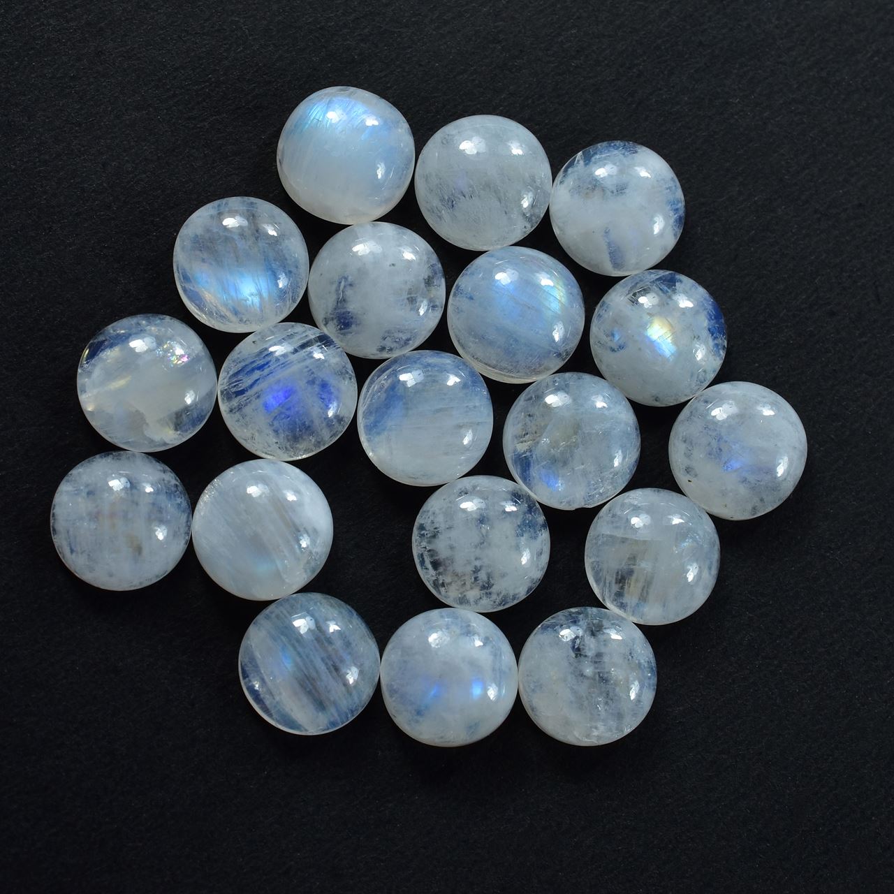 RAINBOW MOONSTONE PLAIN ROUND CAB (CLOUDY)(NICE BLUE SHINE) 10.00X10.00 MM 3.40 Cts.