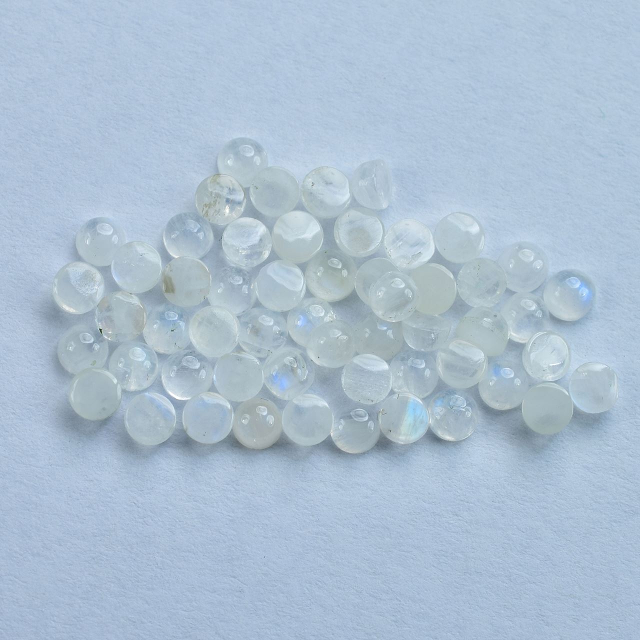 RAINBOW MOONSTONE PLAIN ROUND CAB (CLOUDY)(NICE BLUE SHINE) 3.00X3.00 MM 0.14 Cts.