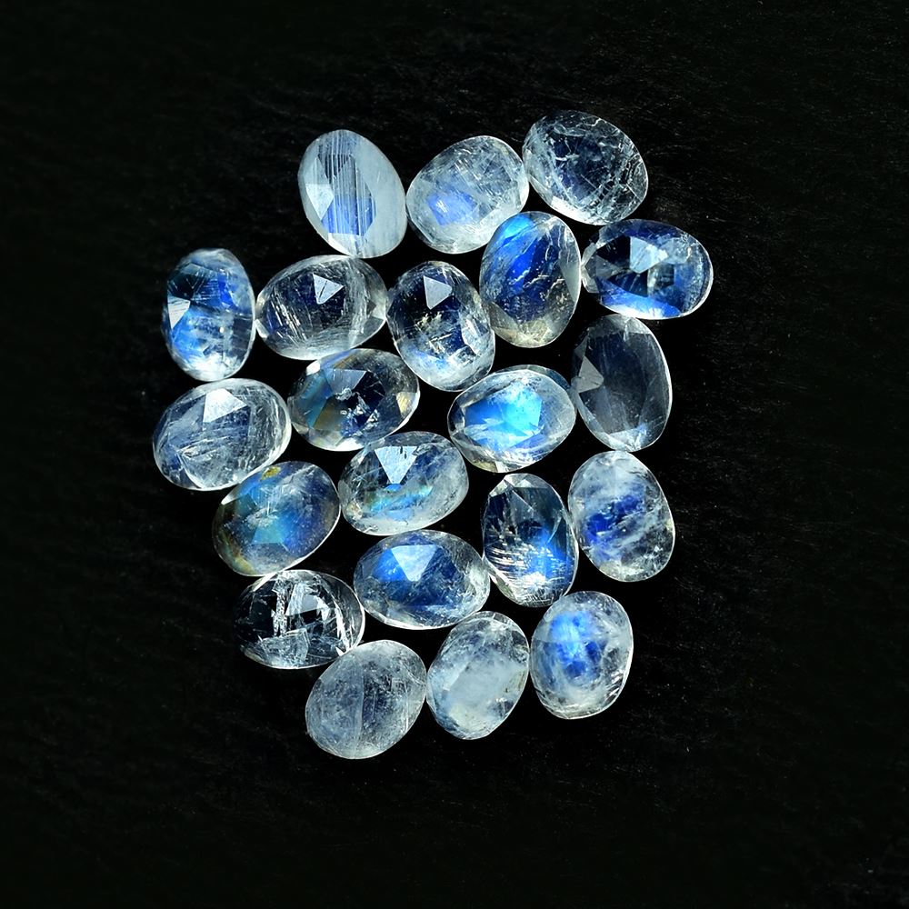 RAINBOW MOONSTONE ROSE CUT OVAL CAB (SEMI CLOUDY)(NICE BLUE SHINE) 3.50X2.50 MM 0.14 Cts.