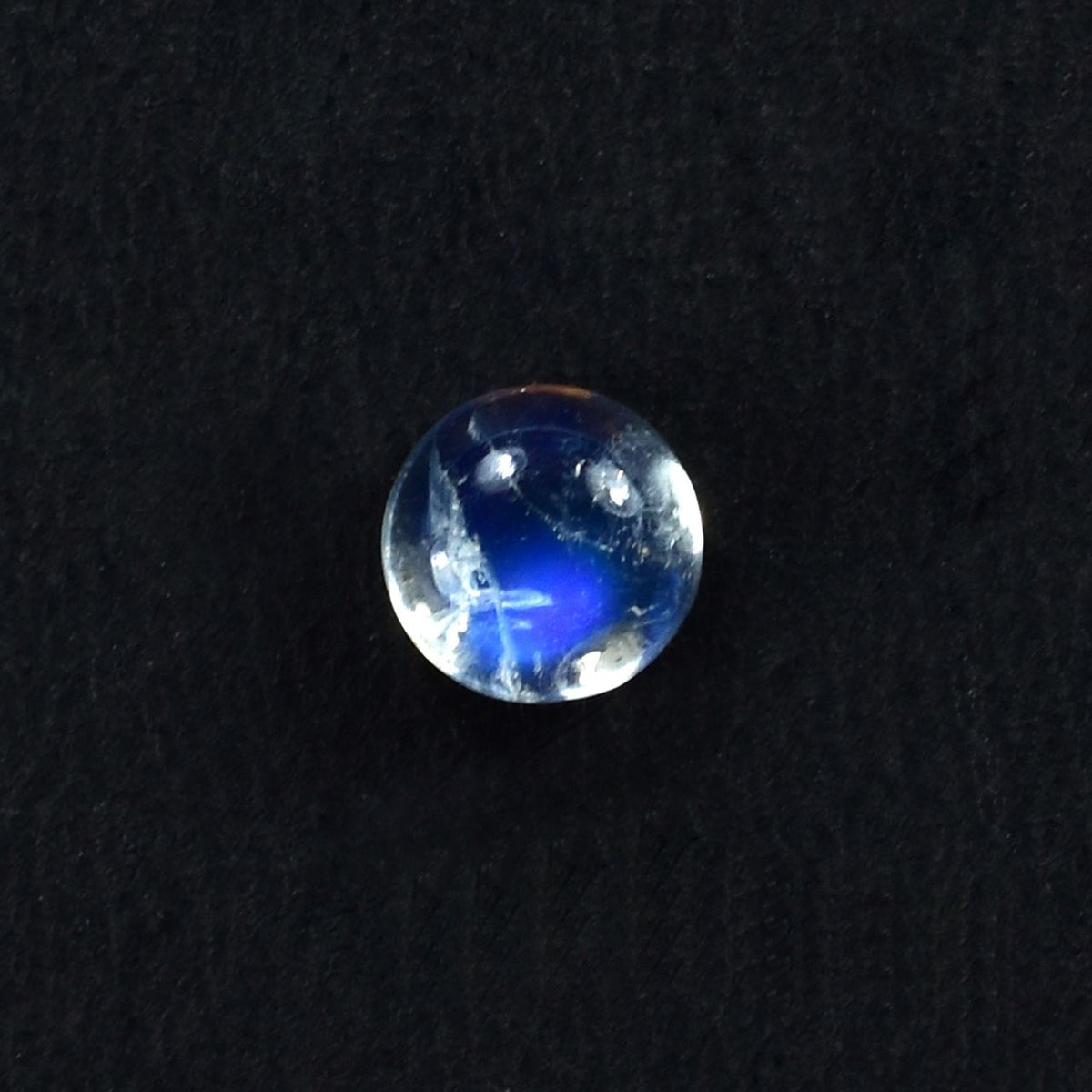 RAINBOW MOONSTONE ROUND CAB (CLEAN TO SI) 6.00X6.00 MM 0.42 Cts.