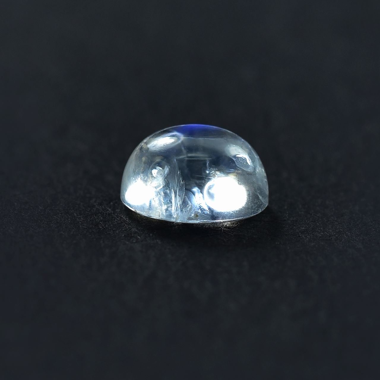 RAINBOW MOONSTONE ROUND CAB (CLEAN TO SI) 6.00X6.00 MM 0.42 Cts.