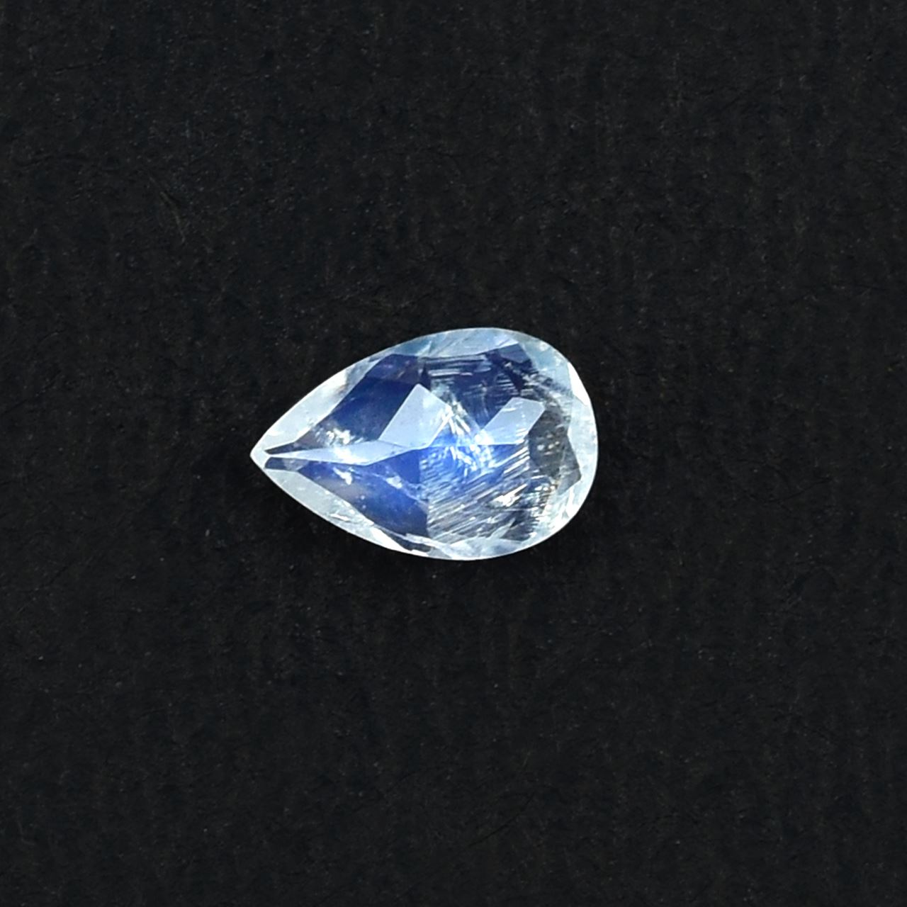 RAINBOW MOONSTONE (VSI) CUT PEAR 6.00X4.00 MM 0.31 Cts.