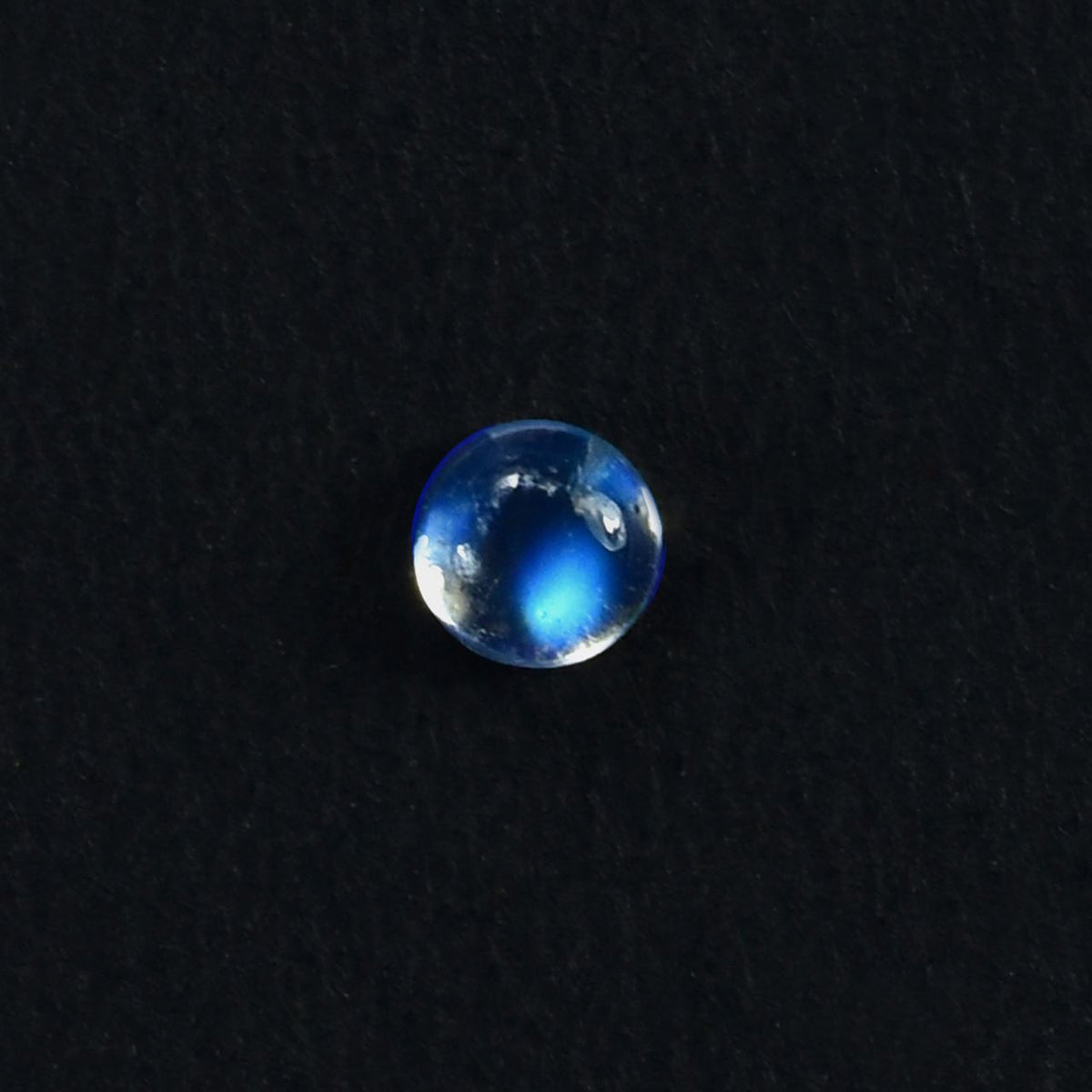 RAINBOW MOONSTONE ROUND CAB (CLEAN TO SI) 4.00X4.00 MM 0.28 Cts.