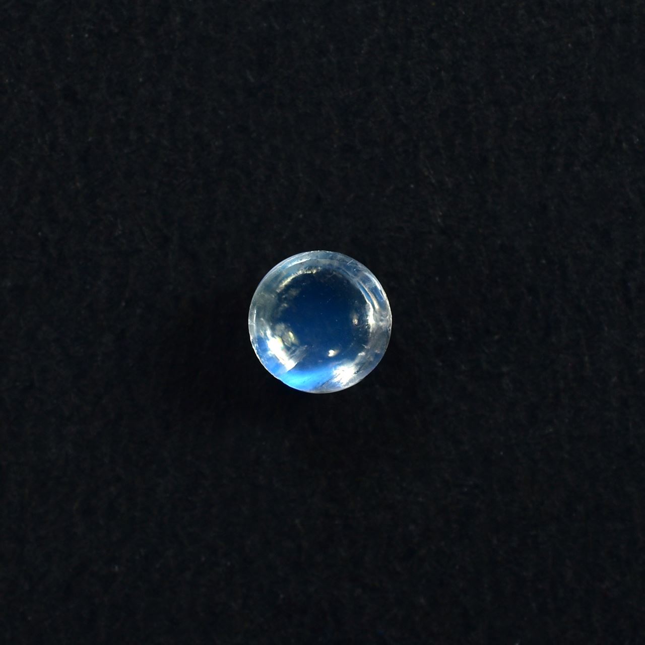 RAINBOW MOONSTONE ROUND CAB (CLEAN TO SI) 4.00X4.00 MM 0.28 Cts.