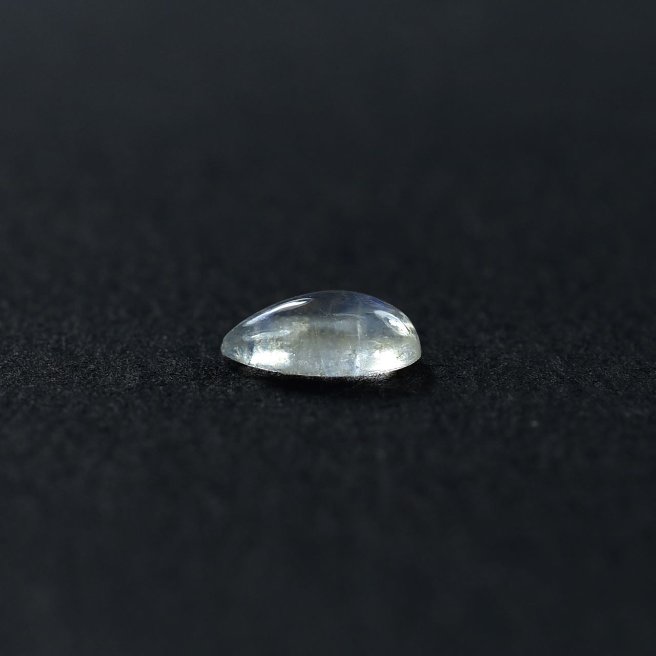 RAINBOW MOONSTONE PEAR CAB (CLEAN/VSI) 5.00X3.00 MM 0.18 Cts.