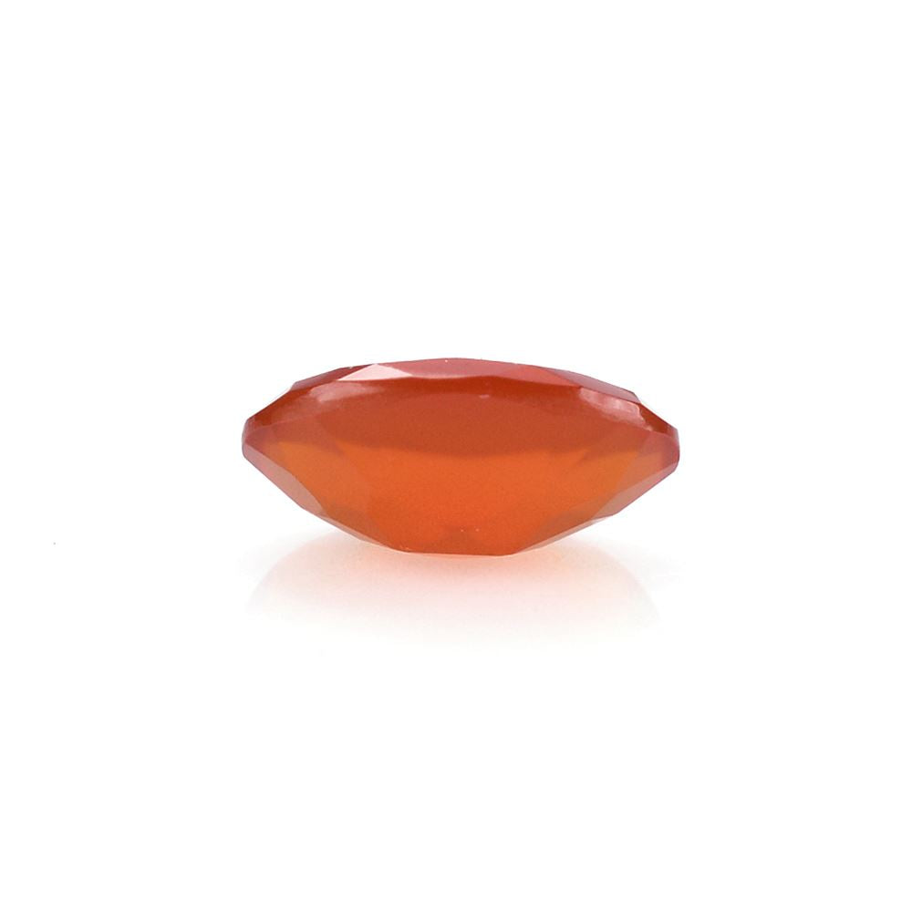 RED ONYX CUT OVAL 6X4MM 0.38 Cts.