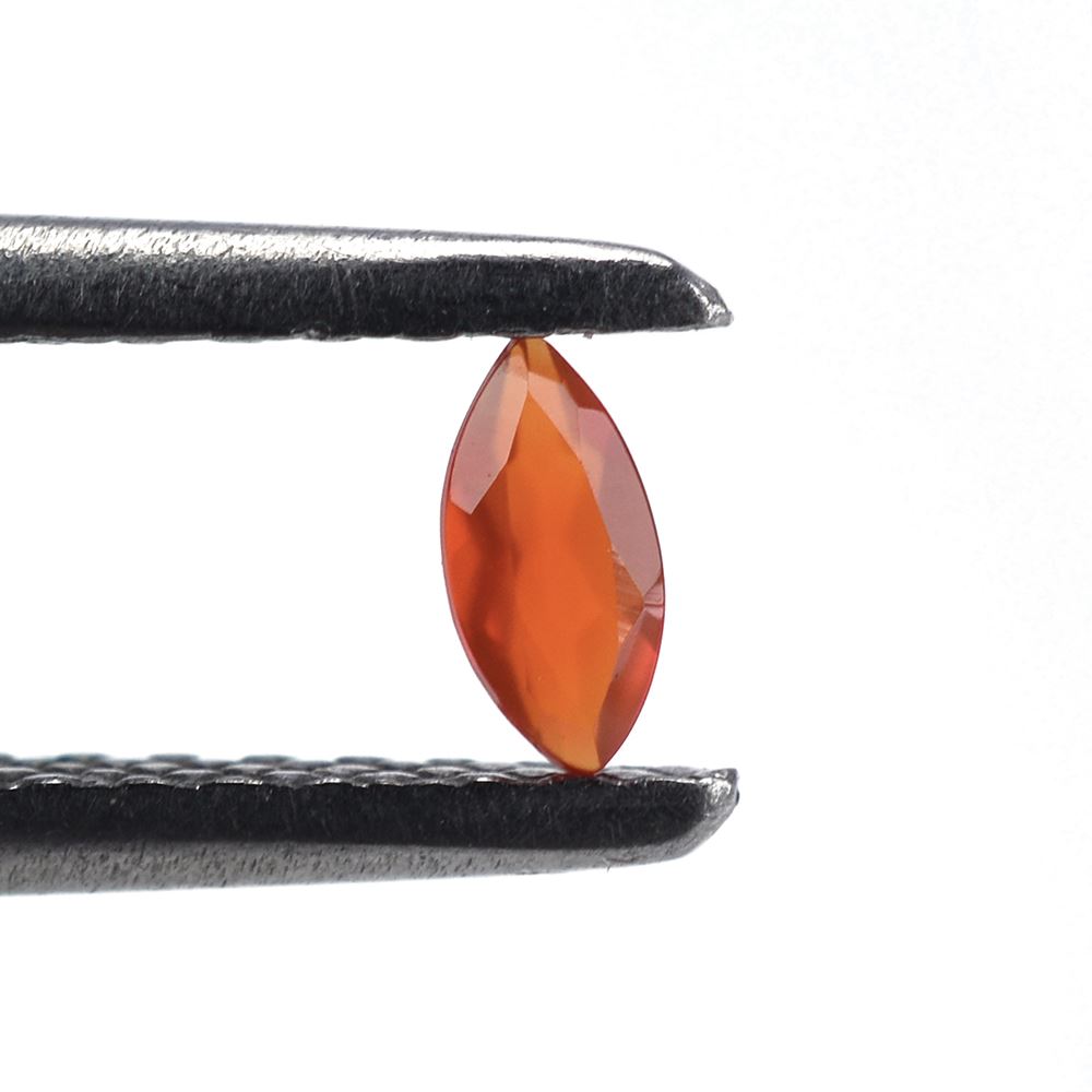 RED ONYX CUT MARQUISE 4X2MM 0.06 Cts.