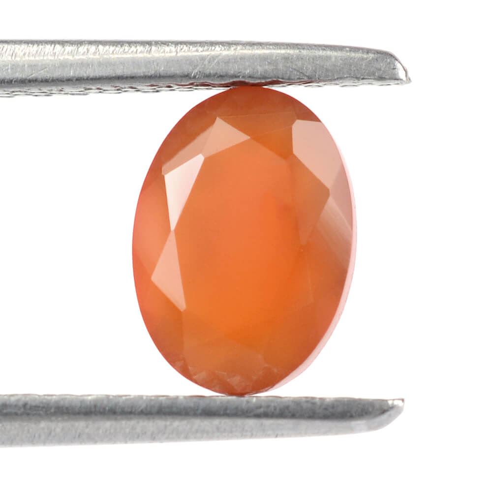 RED ONYX CUT OVAL 7X5MM 0.77 Cts.