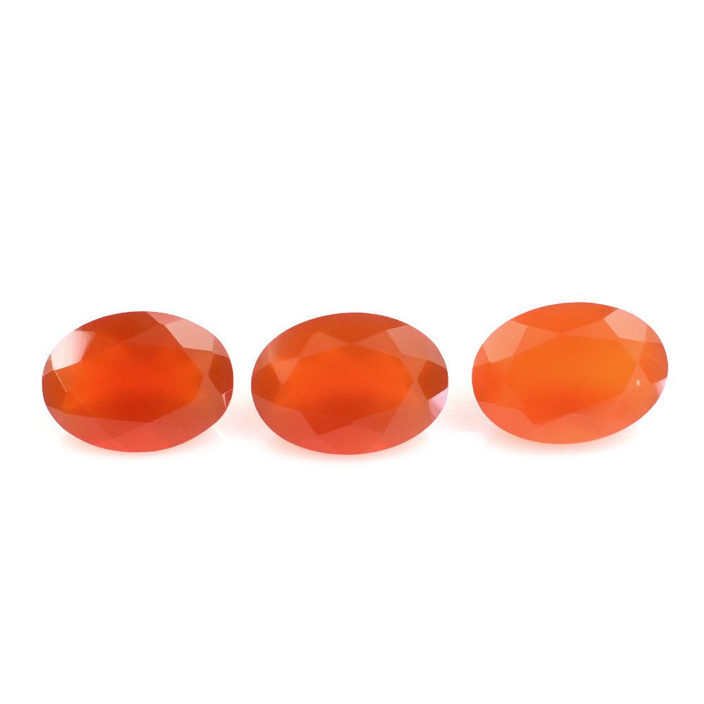 RED ONYX CUT OVAL 7X5MM 0.40 Cts.