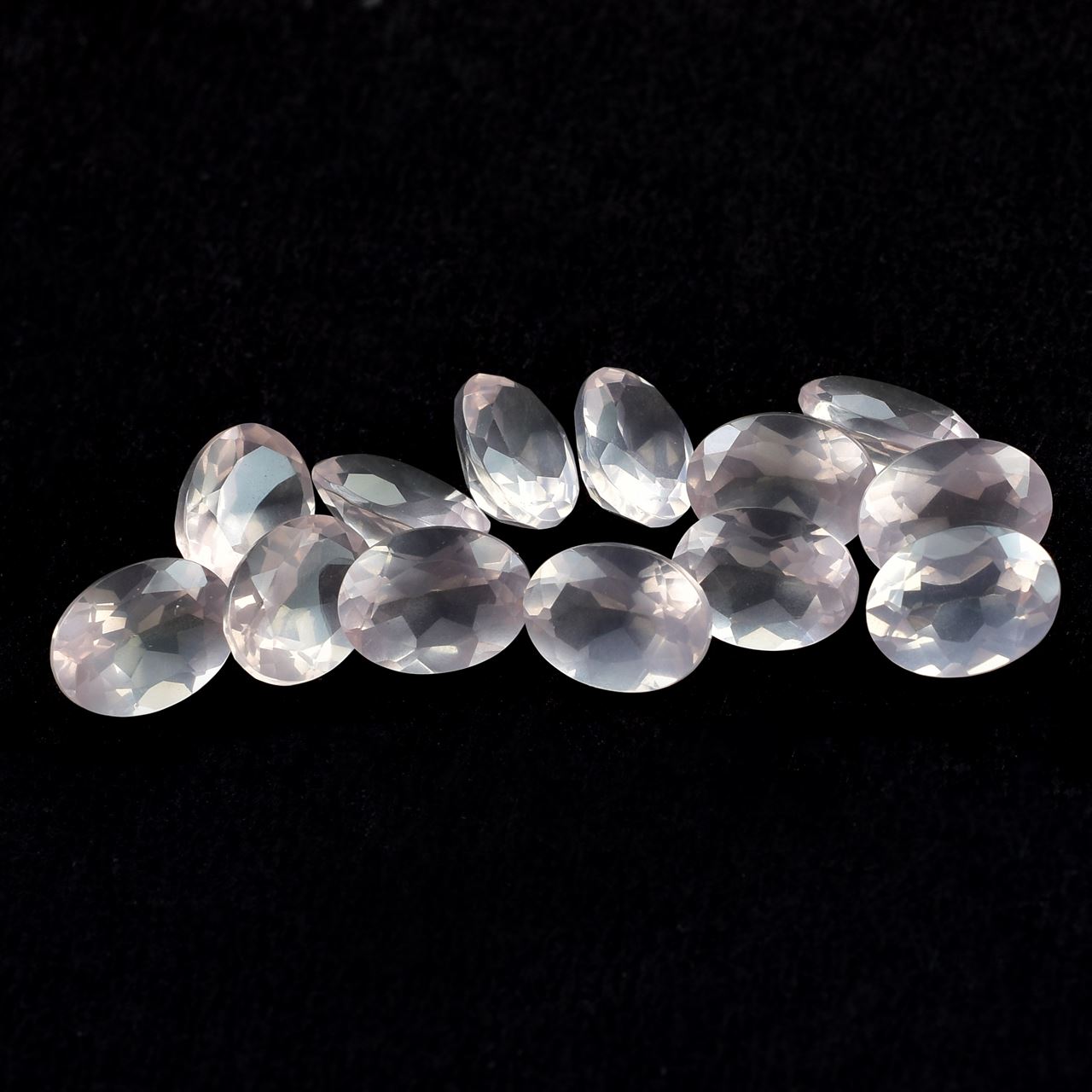 ROSE QUARTZ CUT OVAL (NORMAL/CLEAN) (SEMI MILKY) 8.00X6.00 MM 1.17 Cts.