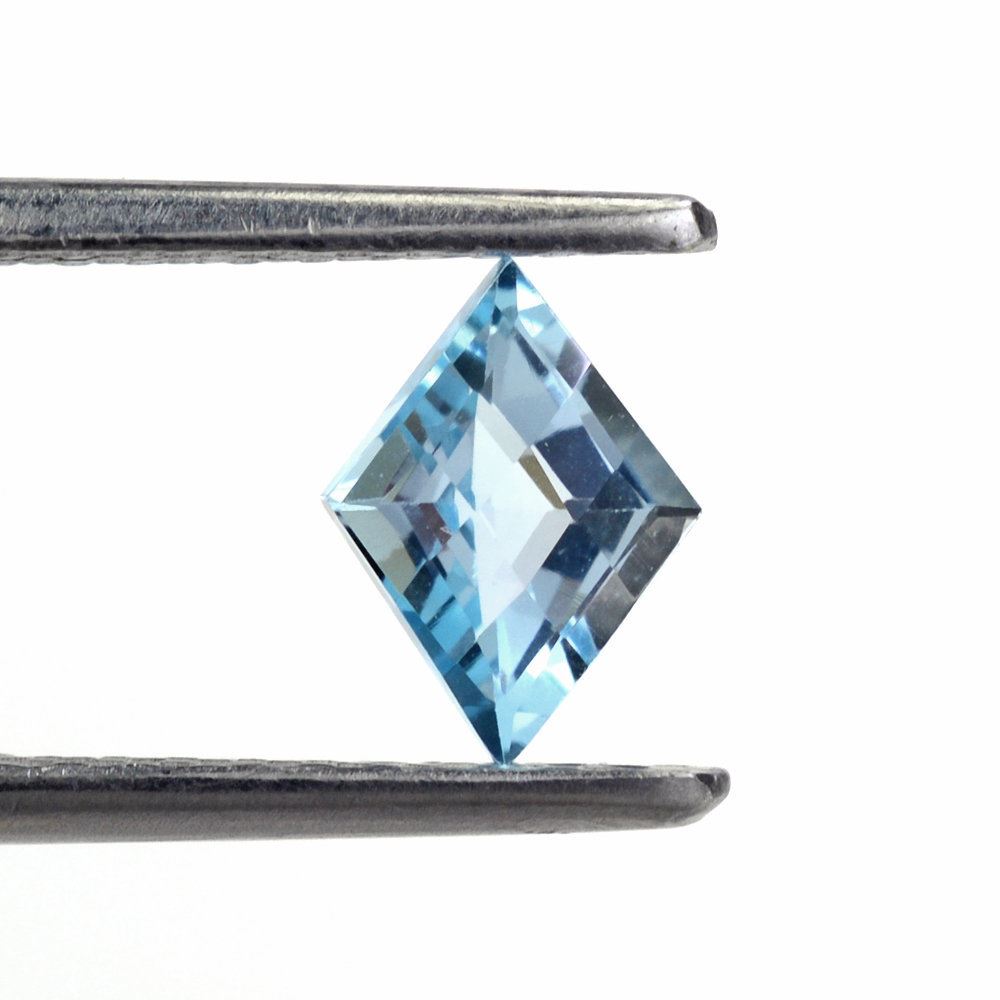 SKY BLUE TOPAZ DIAGONAL CHECKER CUT FANCY KITE SHAPE 8X6MM 1.06 Cts.