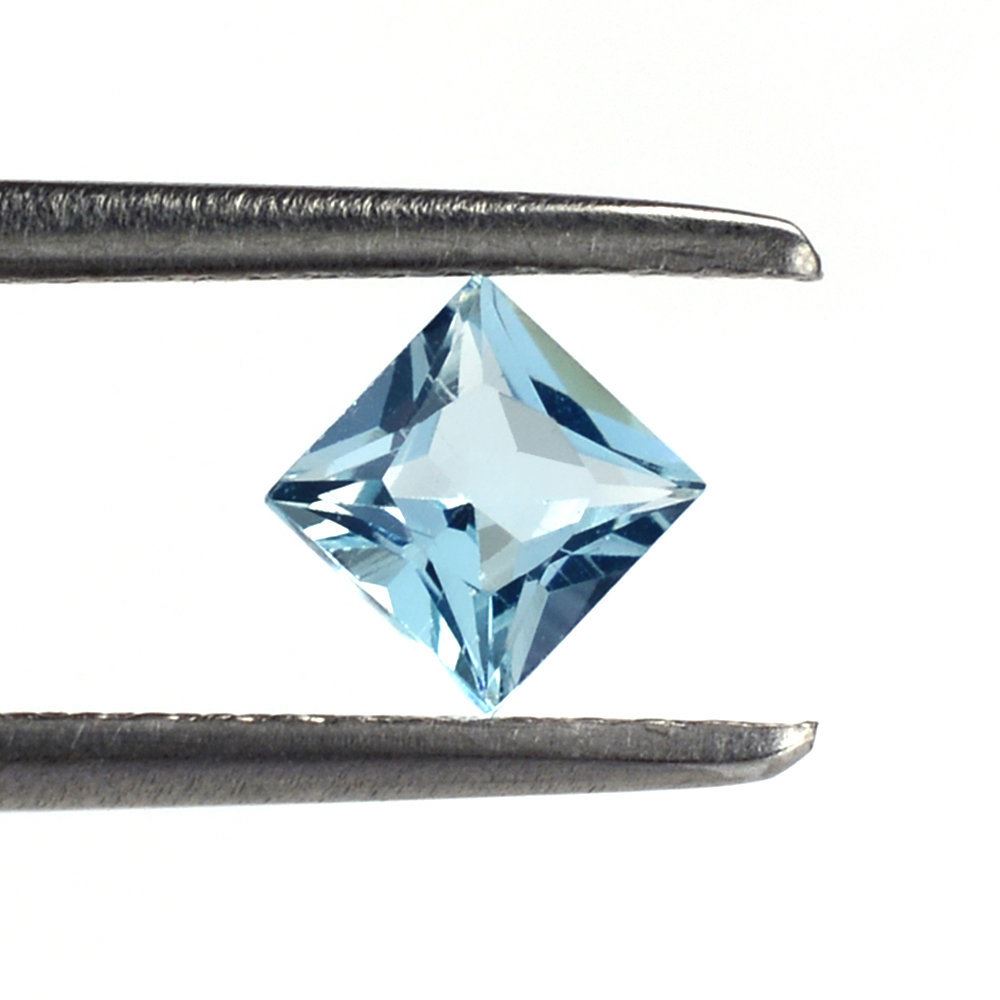 SKY BLUE TOPAZ PRINCESS CUT SQUARE 4MM 0.41 Cts.