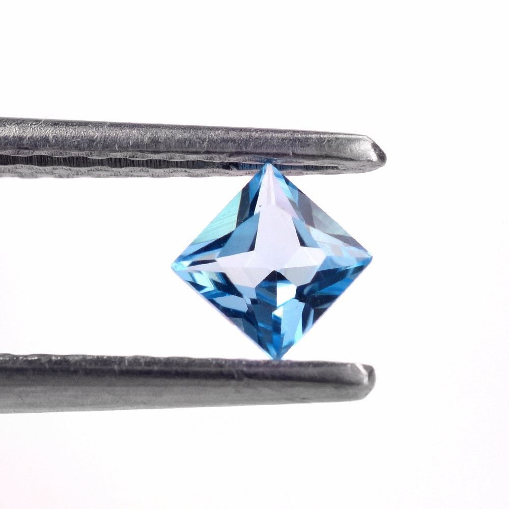 SWISS BLUE TOPAZ PRINCESS CUT SQUARE 4MM 0.45 Cts.