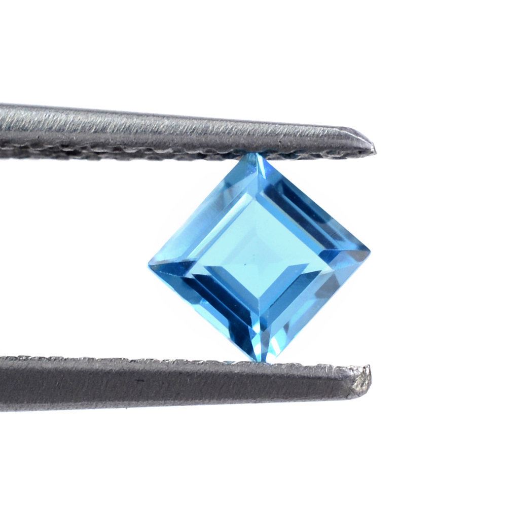 SWISS BLUE TOPAZ CUT SQUARE 4MM 0.30 Cts.