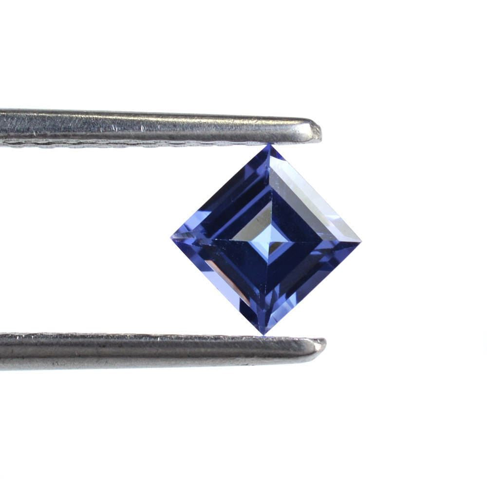 TANZANITE CUT SQUARE (AAA) 5MM 0.66 Cts.