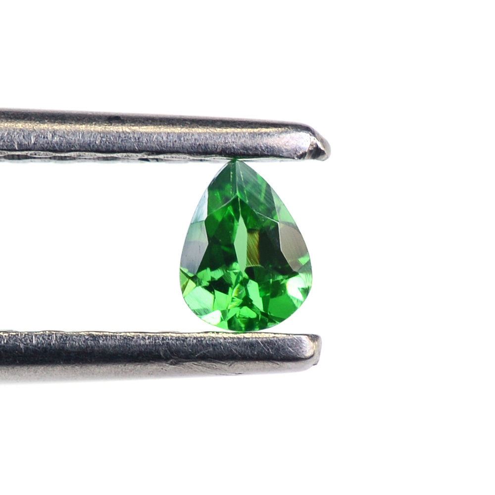 TSAVORITE CUT PEAR (AA) 4X3MM 0.15 Cts.