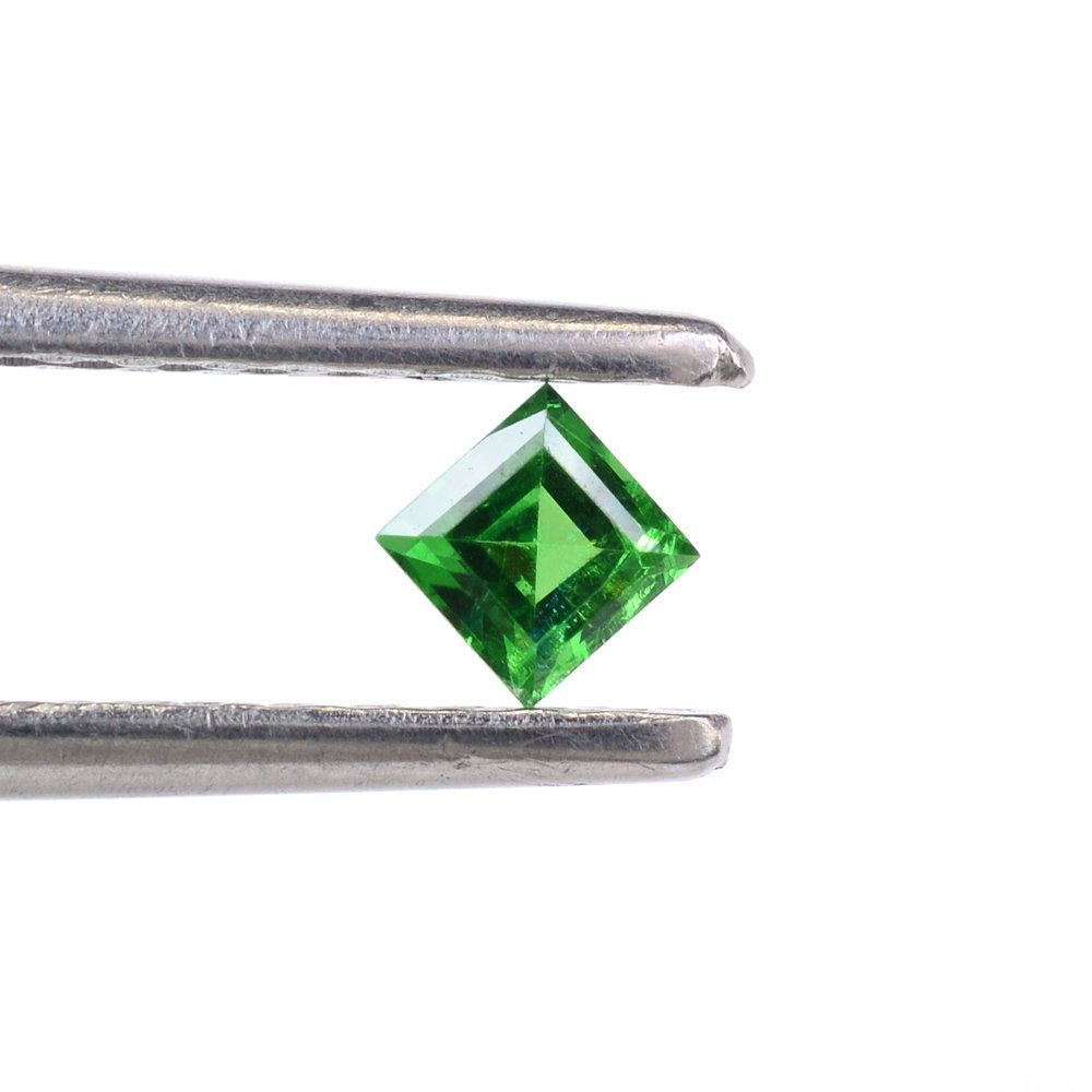 TSAVORITE CUT SQUARE (AAA/HI) 3MM 0.23 Cts.