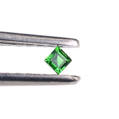 TSAVORITE CUT SQUARE (AAA) 2MM 0.06 Cts.