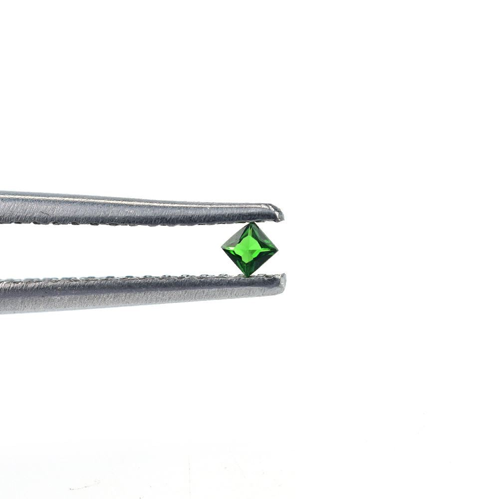 TSAVORITE CUT SQUARE (AAA)(CLEAN) 1.50X1.50 MM 0.05 CTS