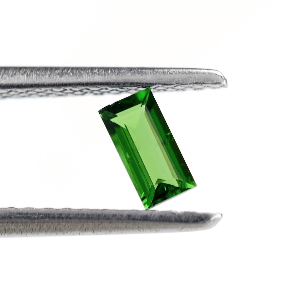 TSAVORITE CUT BAGUETTE (AAA/HI) 5X2.50MM 0.25 Cts.