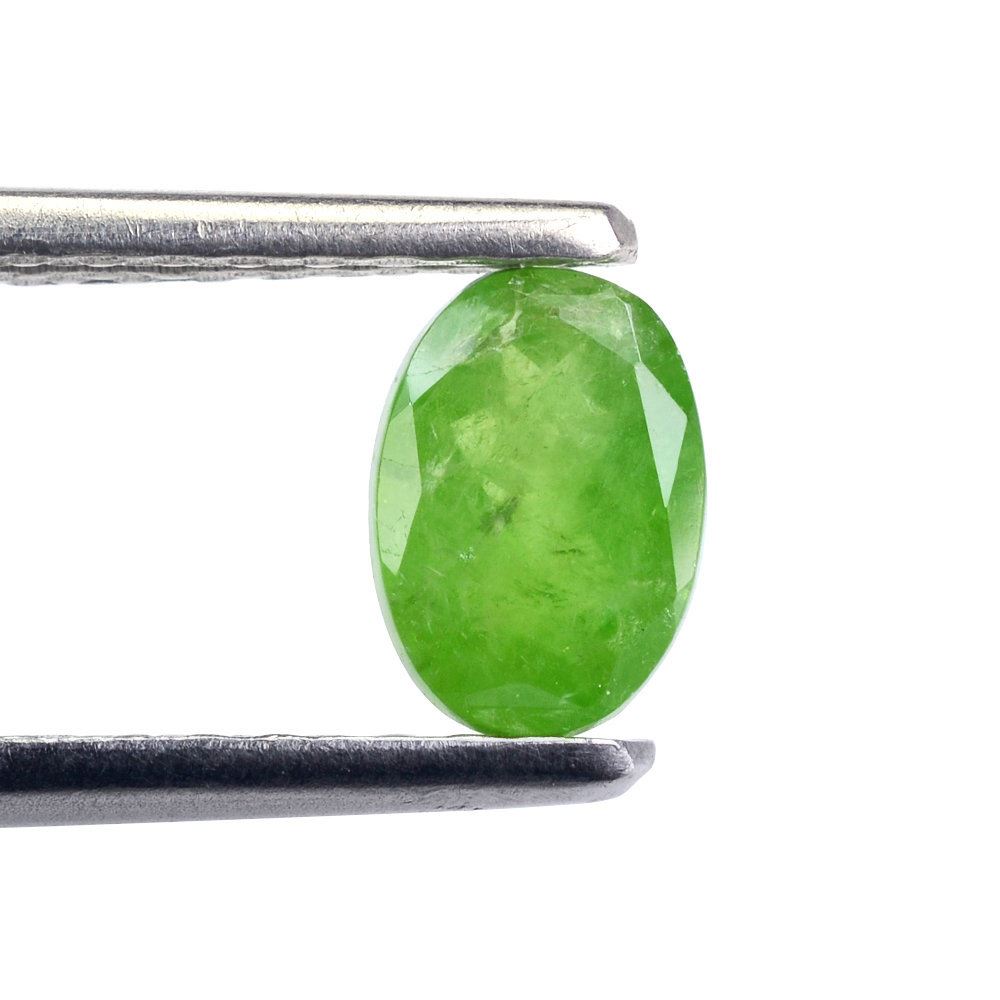 MILKY TSAVORITE GARNET CUT OVAL 7X5MM 1.04 Cts.