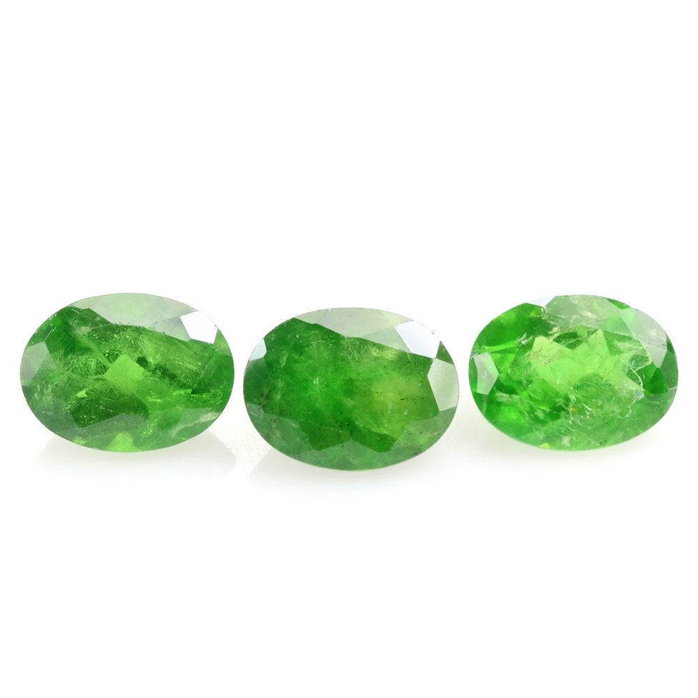 MILKY TSAVORITE GARNET CUT OVAL 8X6MM 1.53 Cts.