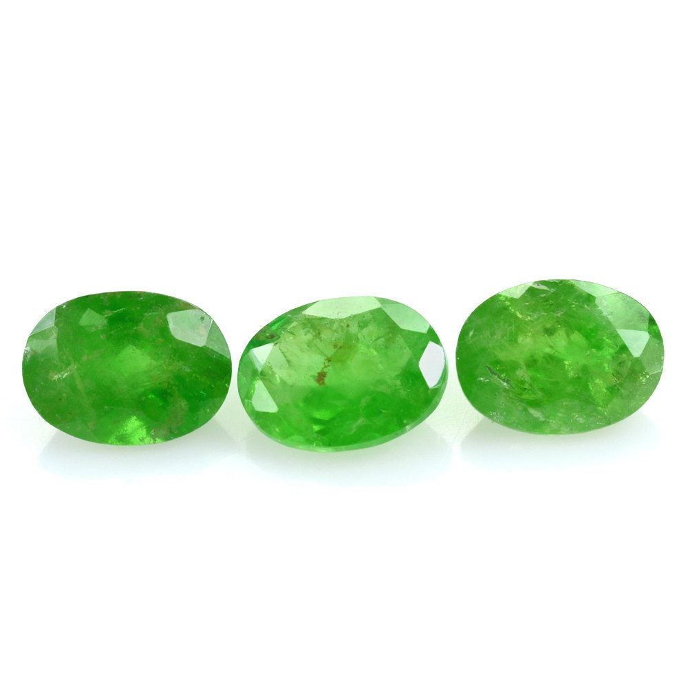 MILKY TSAVORITE GARNET CUT OVAL 8X6MM 1.51 Cts.