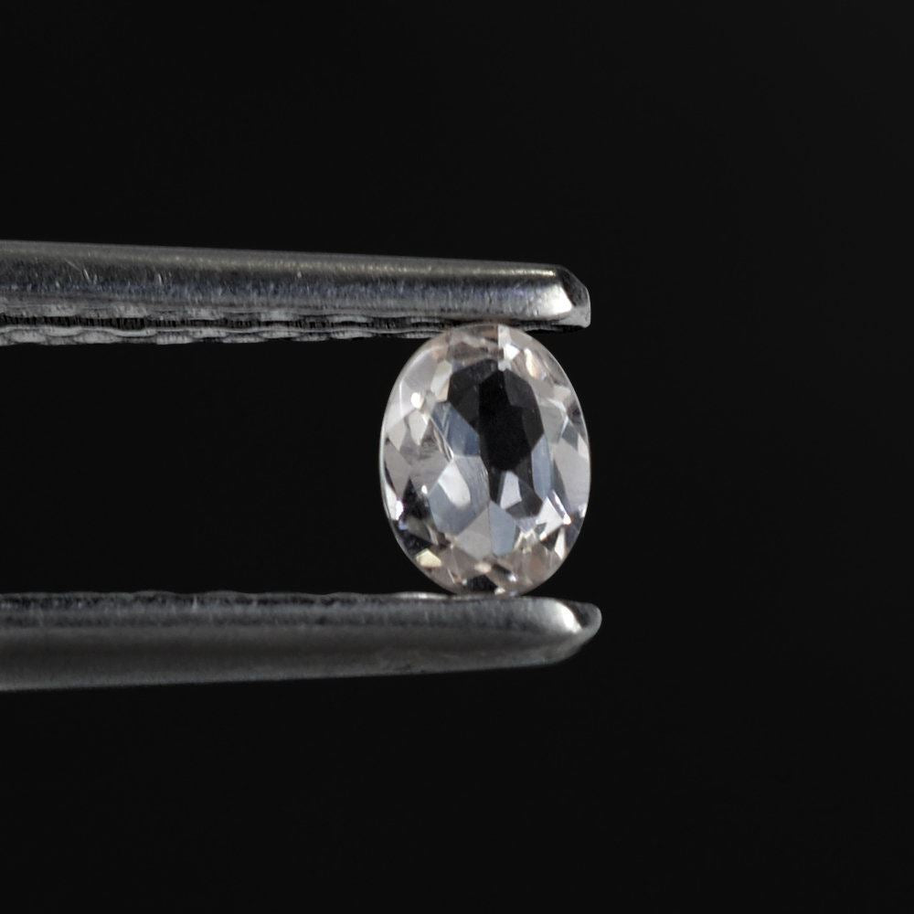 WHITE AQUAMARINE (LITE PINK) CUT OVAL 4X3MM 0.16 Cts.