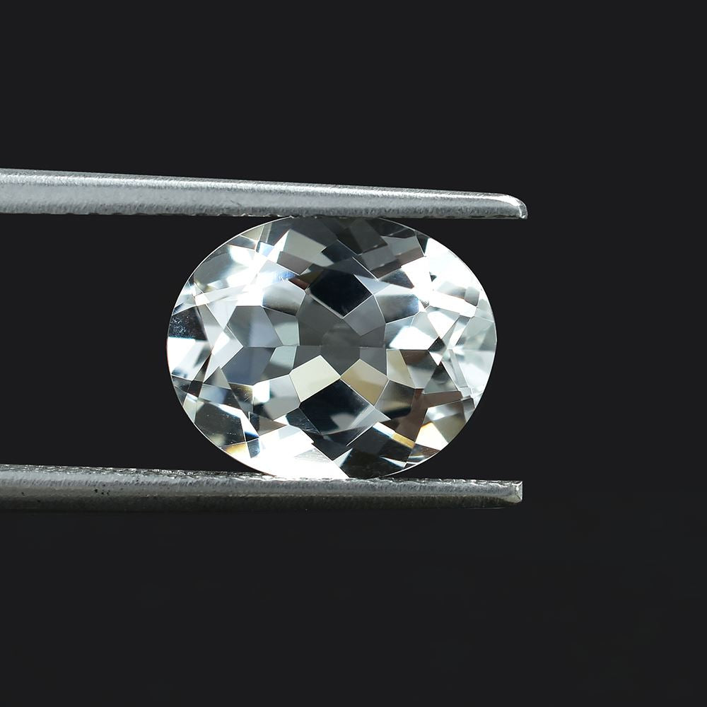 WHITE TOPAZ CUT OVAL 11.00X9.00 MM 4.35 Cts.