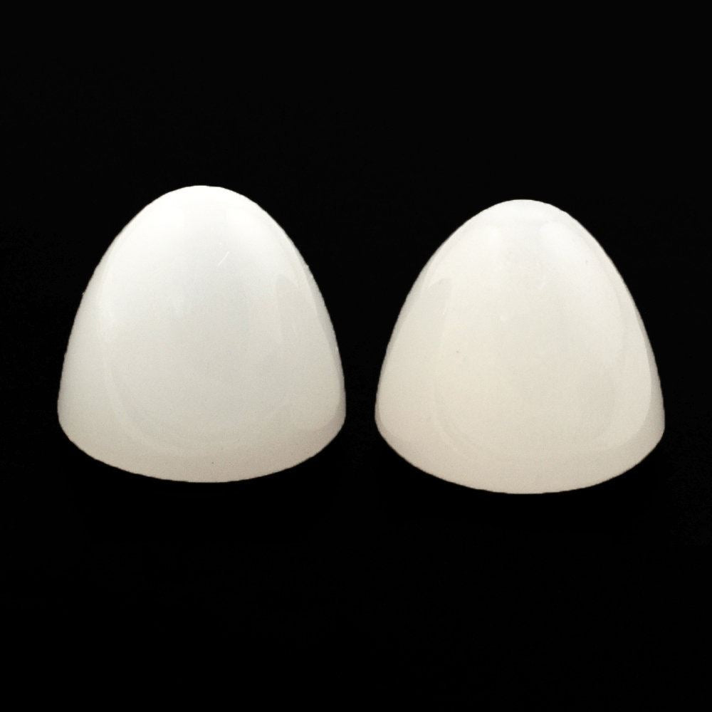 WHITE MOONSTONE BULLET CAB (MILKY) 11MM 7.70 Cts.