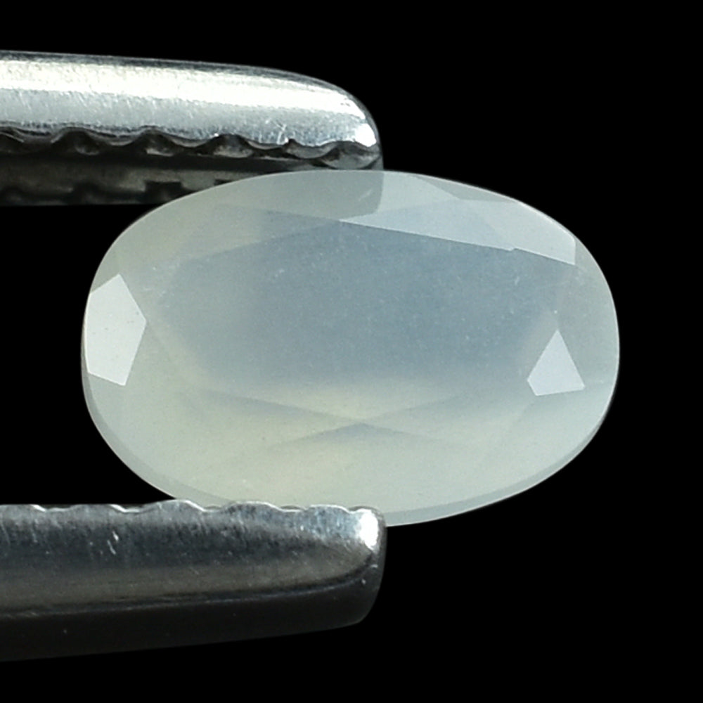 WHITE MOONSTONE (MILKY) CUT OVAL 6.00X4.00 MM 0.43 Cts.