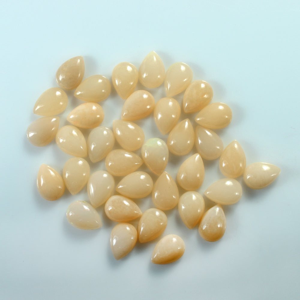 WHITE OPAL (YELLOW) (VERY MILKY) PLAIN PEAR CAB 10.00X7.00 MM 1.02 Cts.