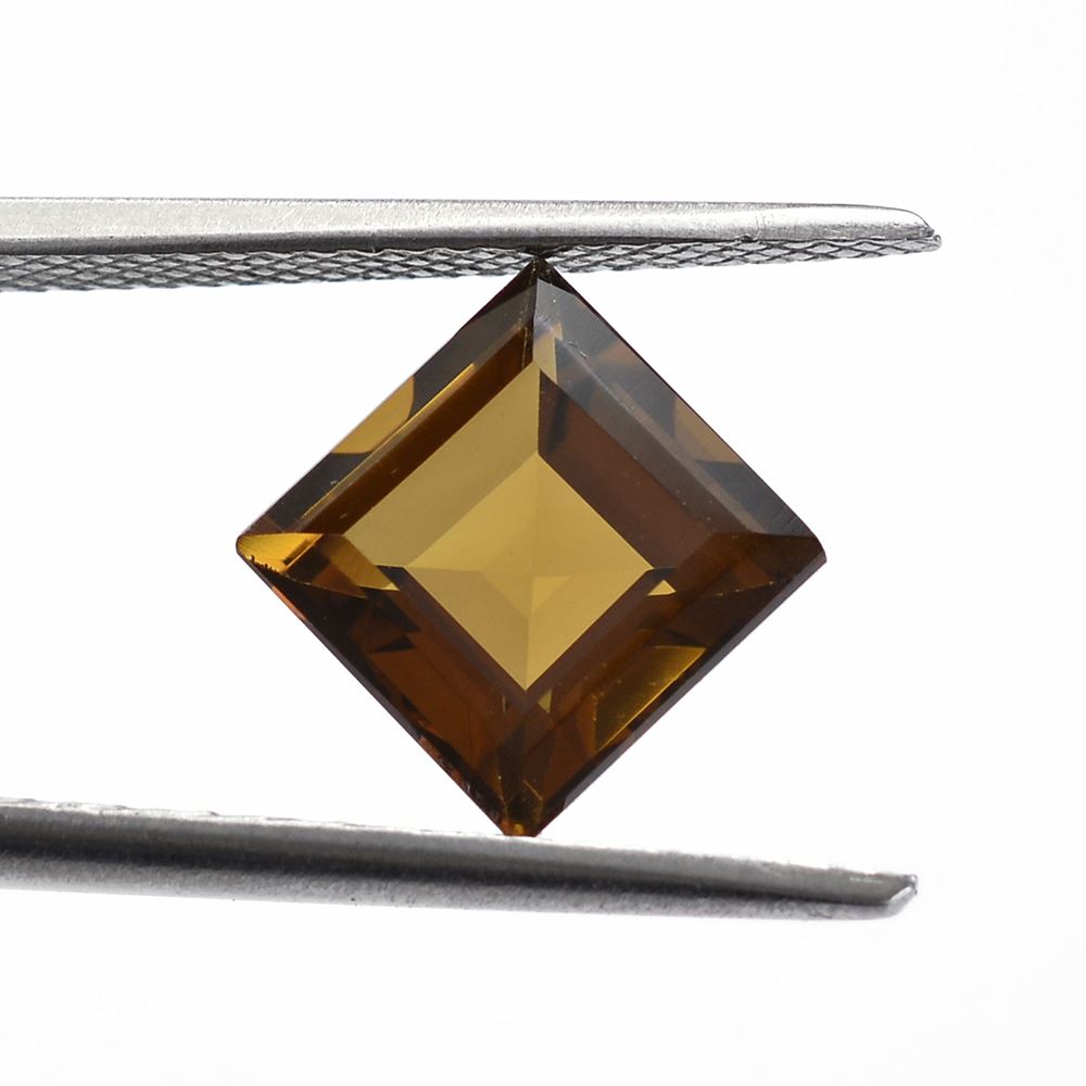 WHISKY QUARTZ CUT SQUARE 8MM 2.57 Cts.